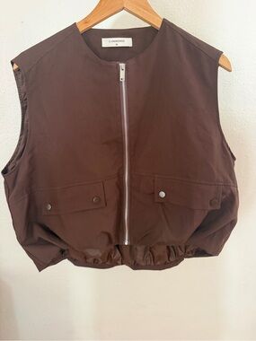 Commense Brown Bubble Hem Vest XS Zip Front Sleeveless Utility Streetwear Top.
